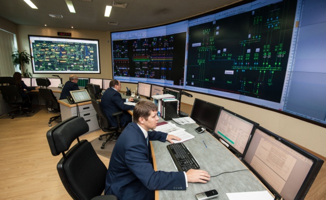 Grid monitoring and control platforms for power systems